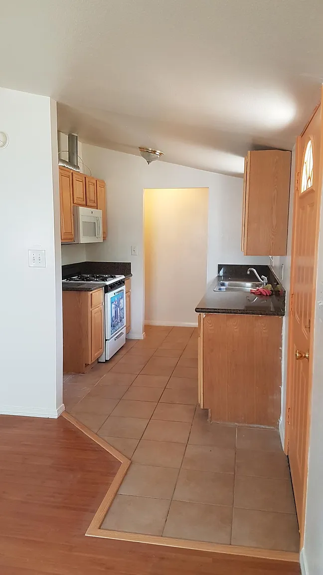 262 W Willow St photo 1