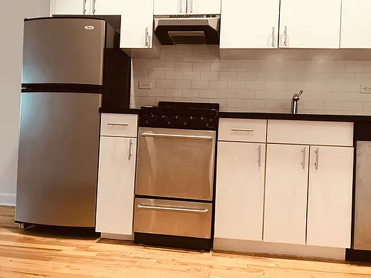 Rented by Metropolis Real Estate of Manhattan | media 34