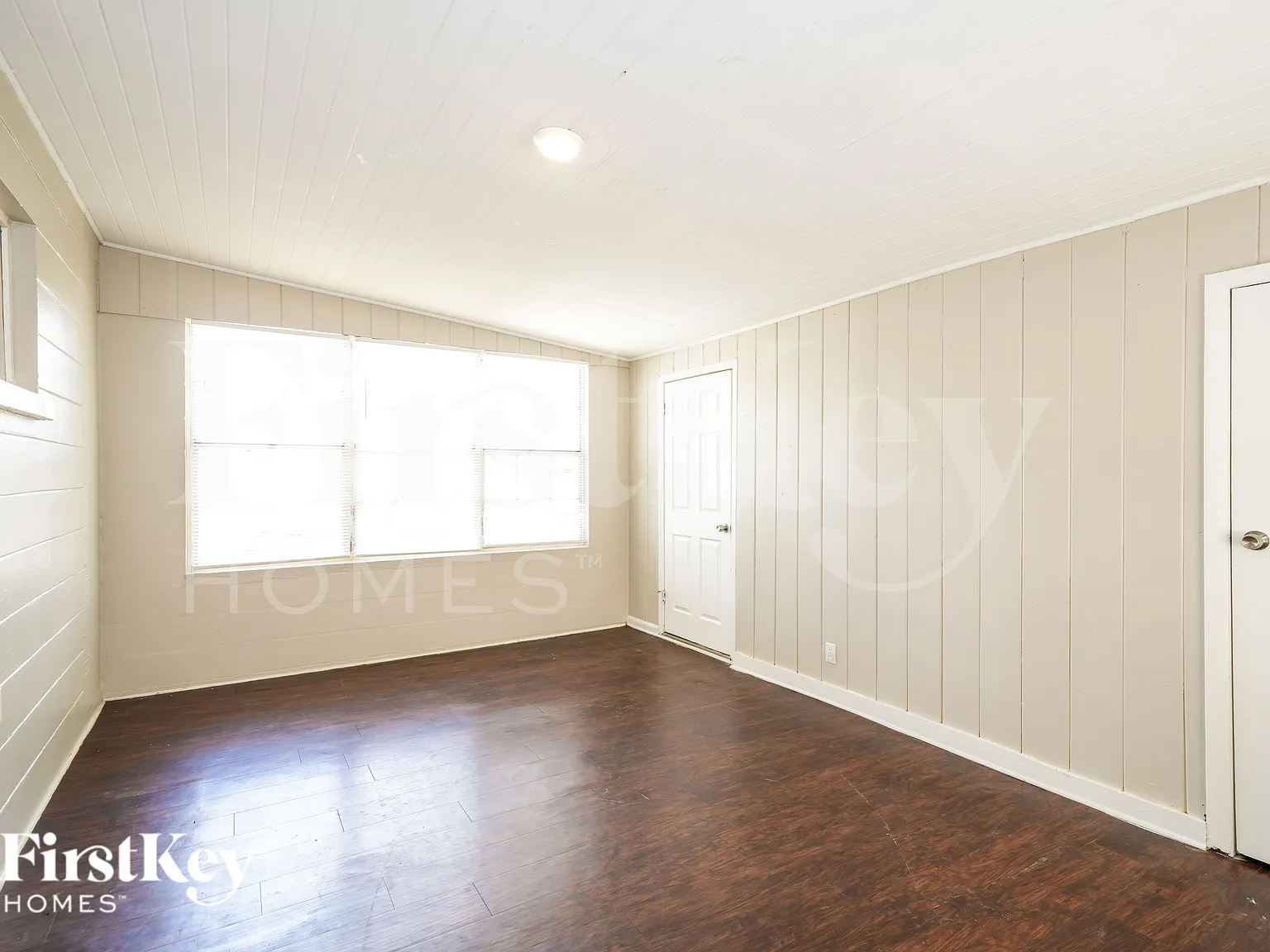 3 bed, 1.0 bath, 1206 sqft, $1,735 — Photo 3