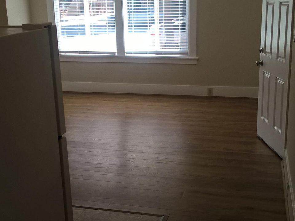 1st image of 442 S 9th St