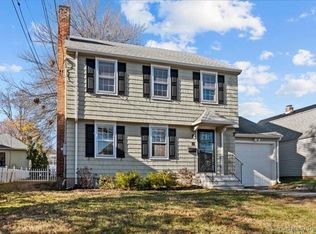 11 Acadia St, West Hartford, CT 06119