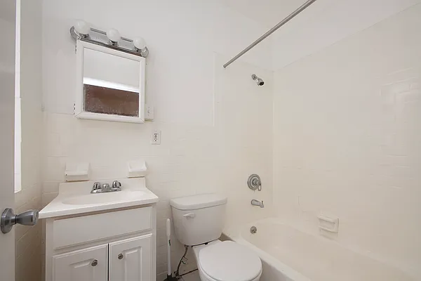 Rented by R New York | media 27