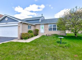 5425 Avalon Ln, Lake In The Hills, IL 60156