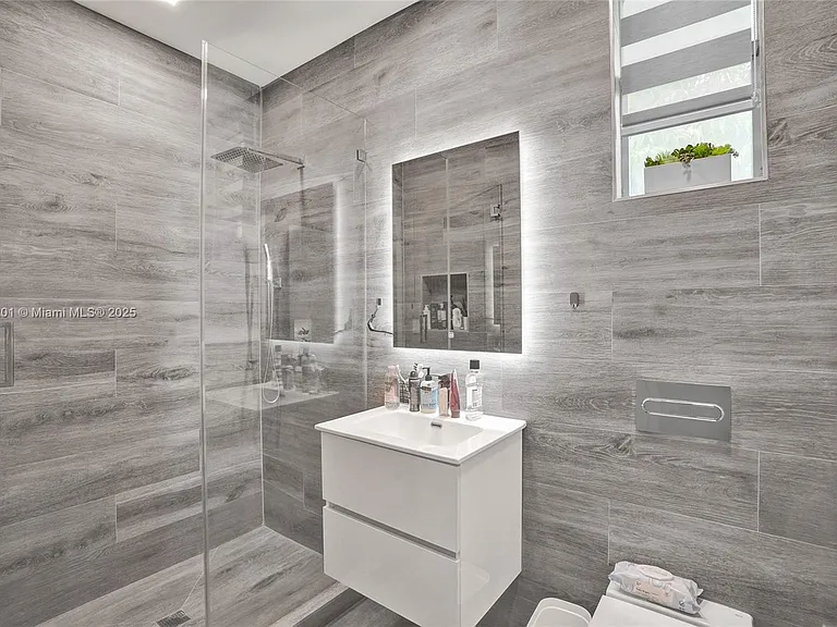 3784 Sheridan Ave — Photo 48