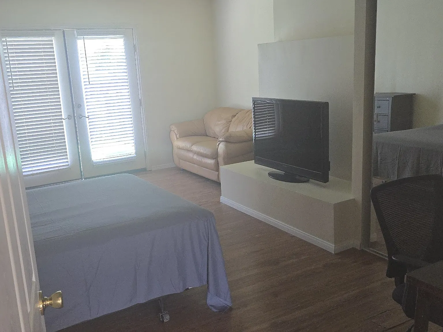 1 bed, 2700 sqft, $1,400 — Photo 2