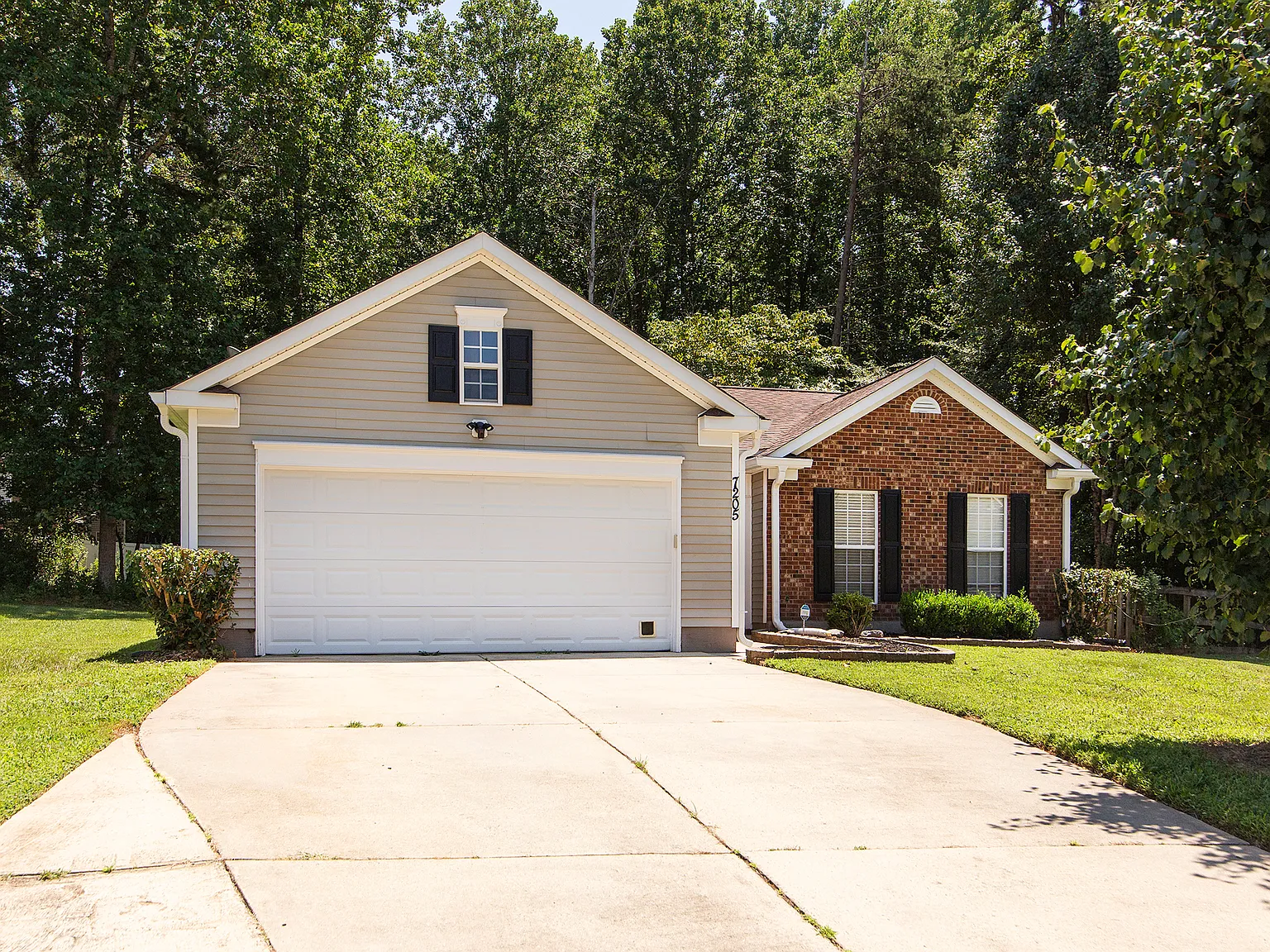3 bed, 1210 sqft, $1,950 — Photo 1