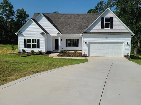 59 Basswood Ct, Spring Lake, NC 28390