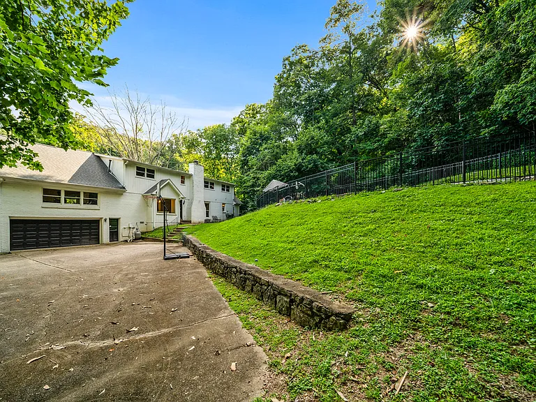 6616 Valley Dr — Photo 48