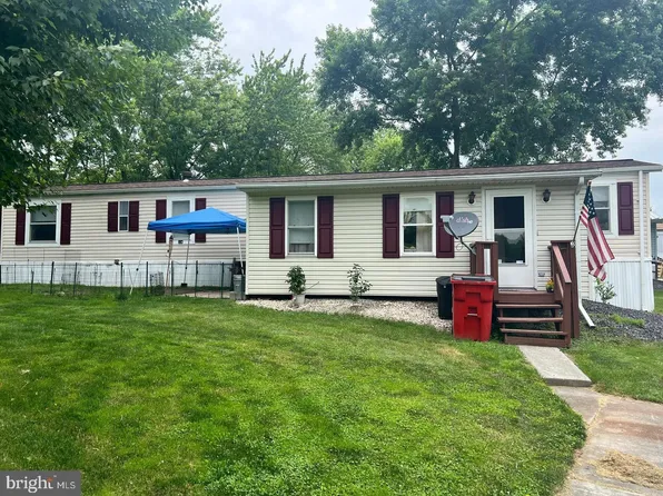 90 Knight Rd Trailer 28, Gettysburg, PA 17325