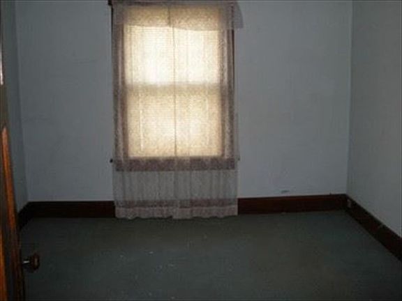 2nd image of 814 W 6th St