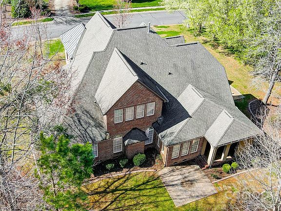 3rd image of 6548 Robin Hollow Dr