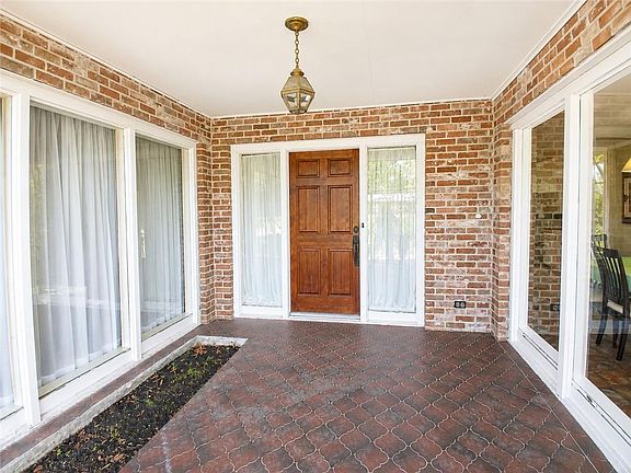 4th image of 1326 Charwood Dr