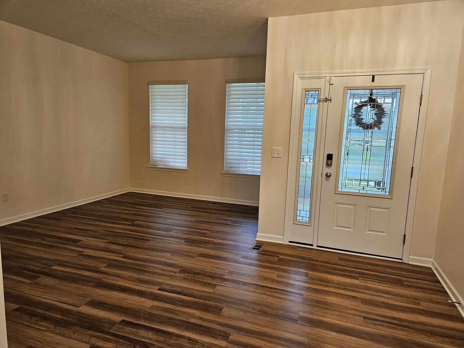 4 bed, 2908 sqft, $4,000 — Photo 3