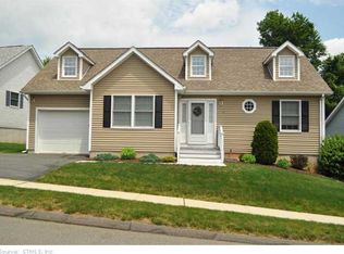 3 Dacosta Dr, Newington, CT 06111