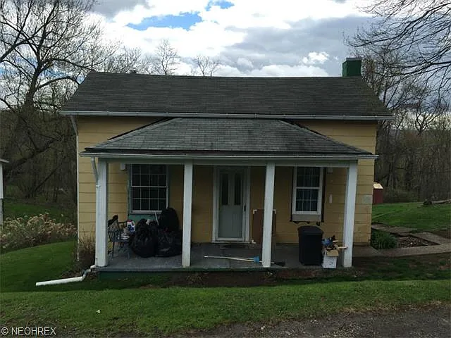 1202 Oakwood St photo 1