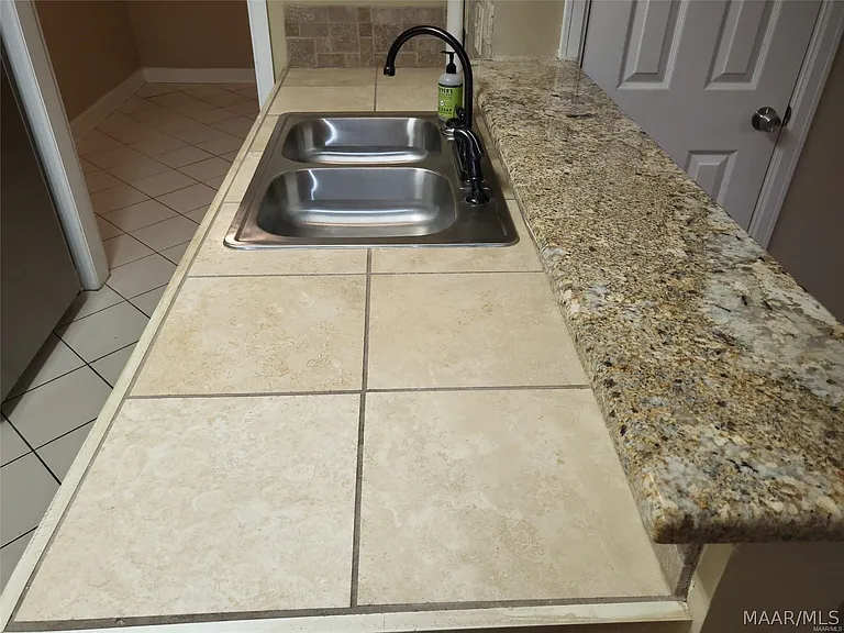1516 Charleton Dr — Photo 12