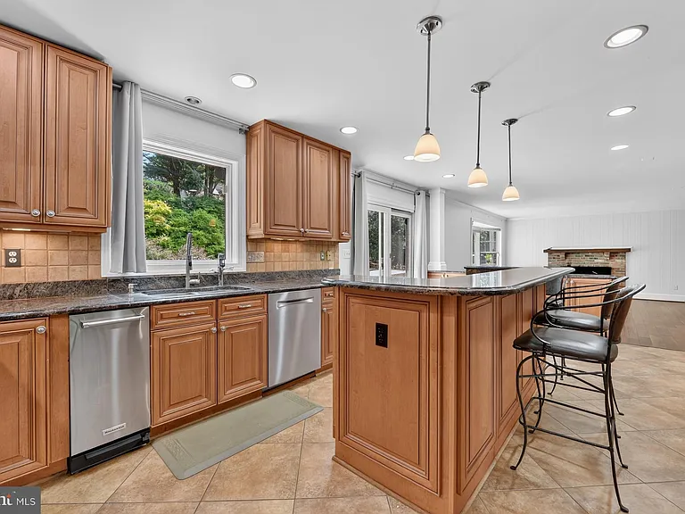 1022 Delf Dr — Photo 11