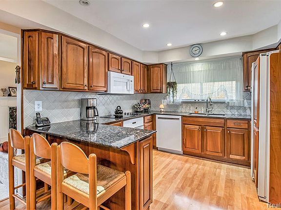 4th image of 13430 Haupt Dr