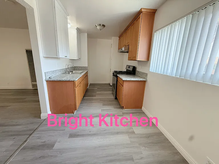 327 E Navilla Pl — Photo 7