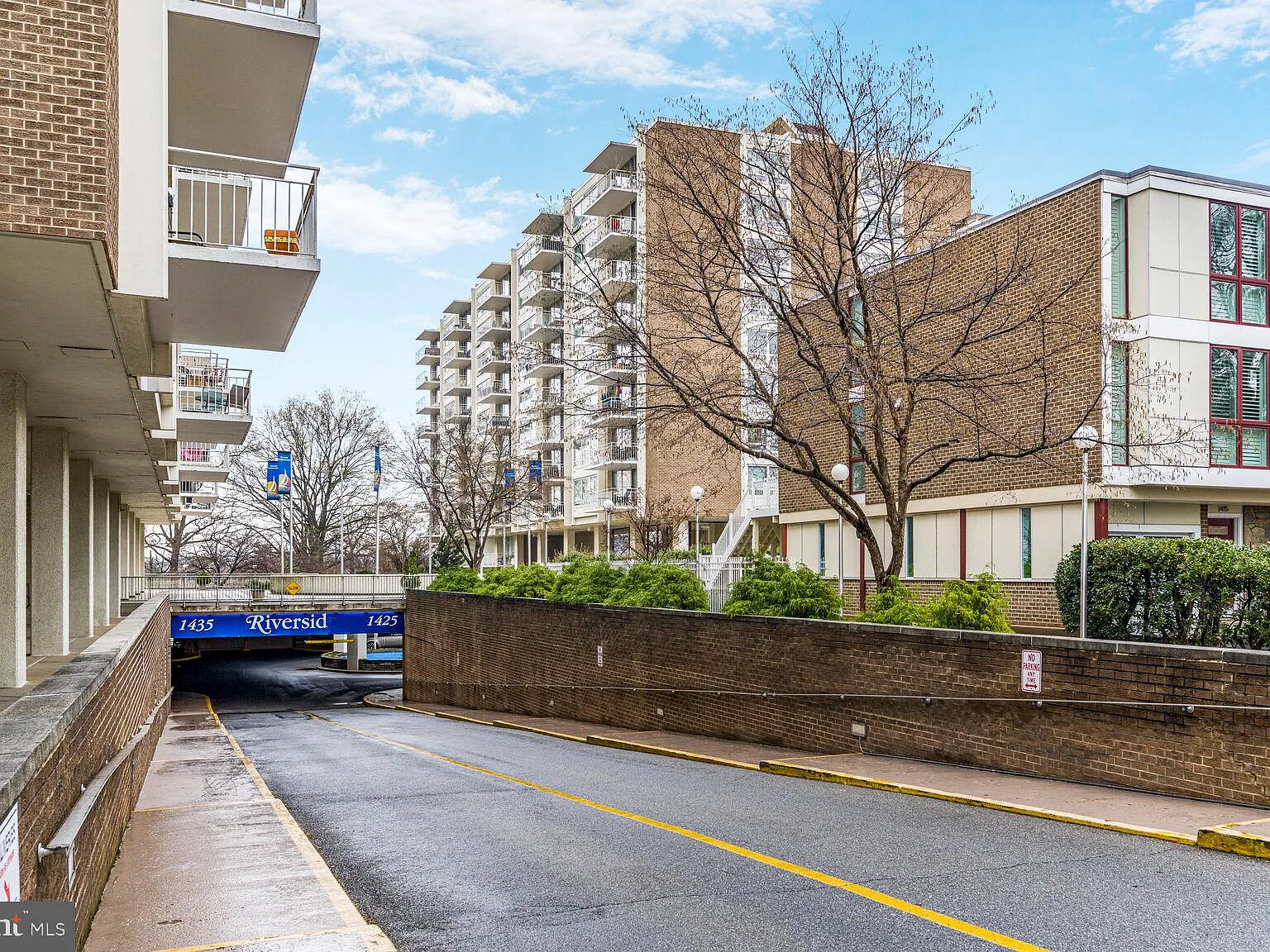 Riverside Condominium — Photo 4