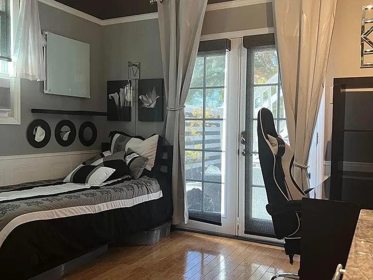 5868 Wilshire Dr #1 — Photo 3