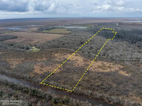 1 Couvillion Rd, Abbeville, LA 70510
