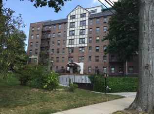 37 Brompton Rd APT 6E, Great Neck, NY 11021
