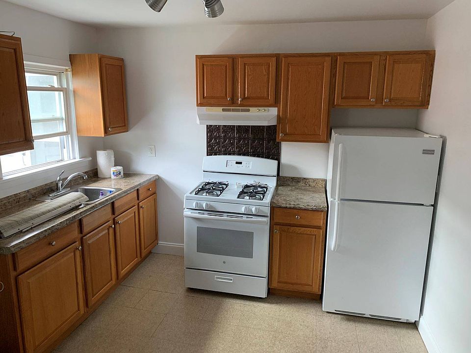 2nd image of 30 1st St