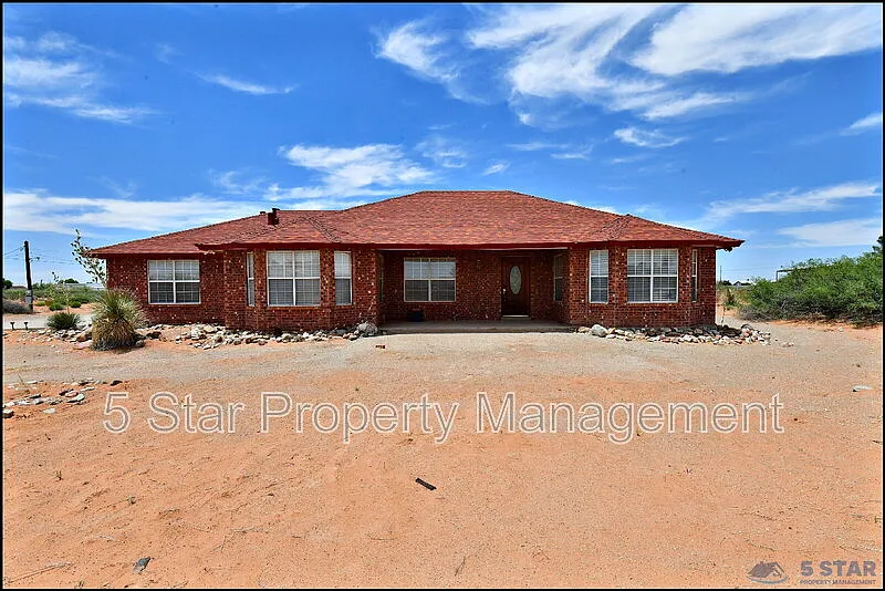 3 bed, 2.5 bath, 2193 sqft, $1,950 — Photo 2