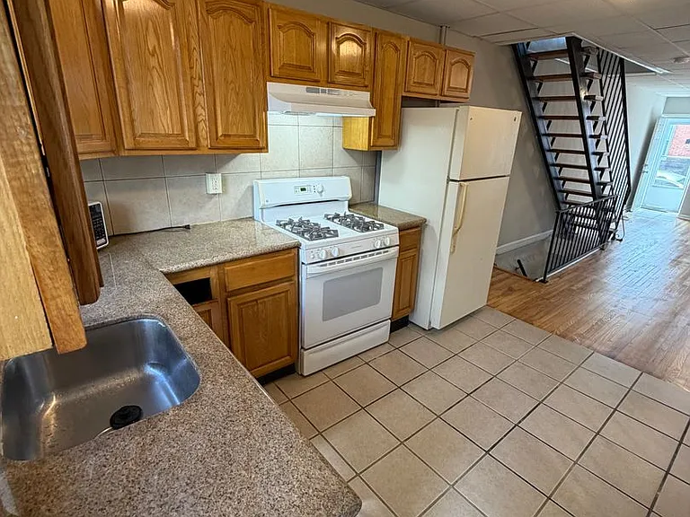 2059 Mercy St — Photo 11