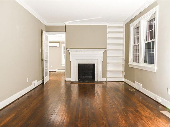 3rd image of 1105 Essex Ave