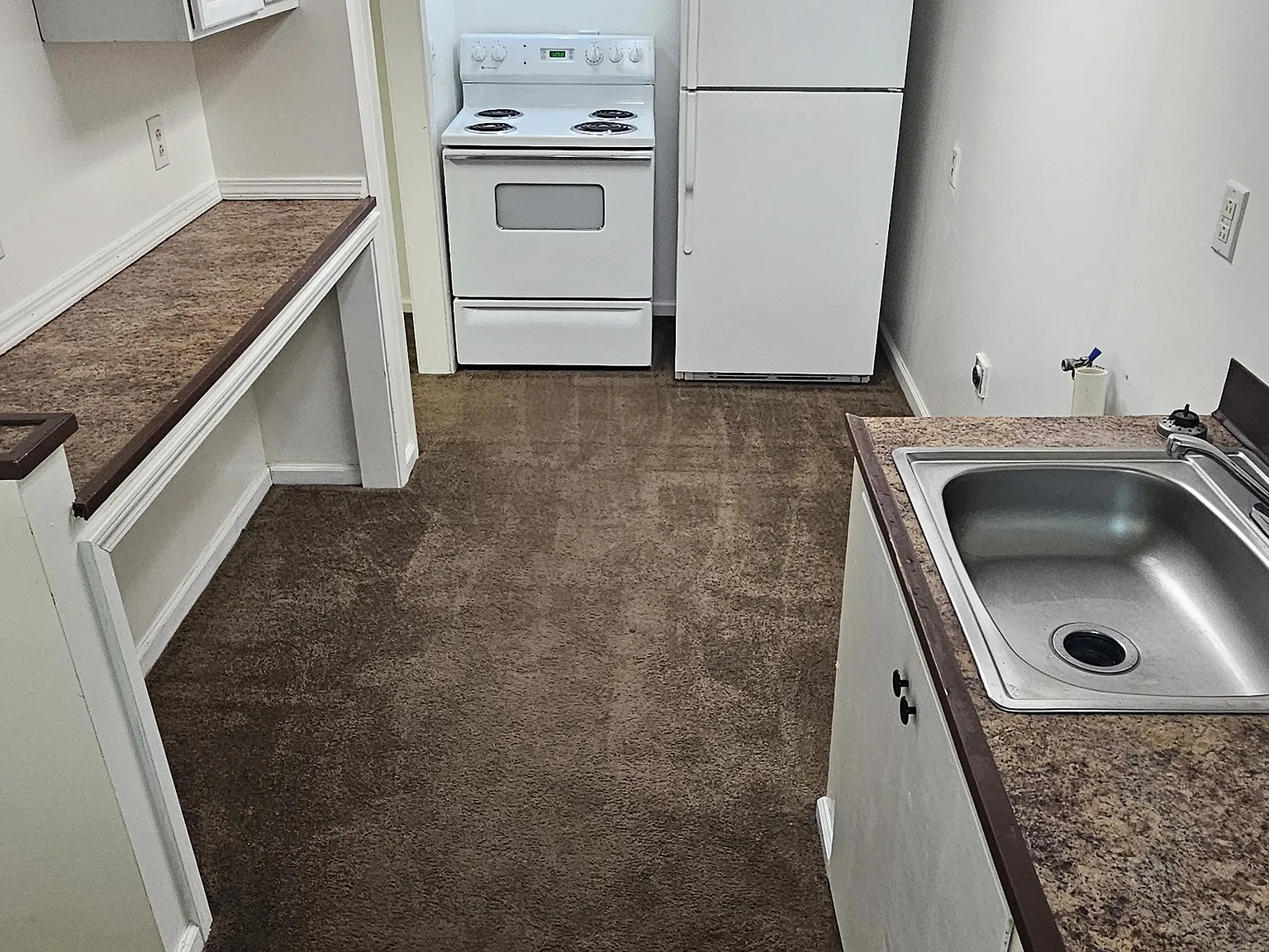 2 bed, 1600 sqft, $1,000 — Photo 1
