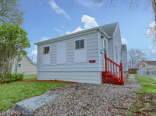 18239 Riverview St, Riverview, MI 48193