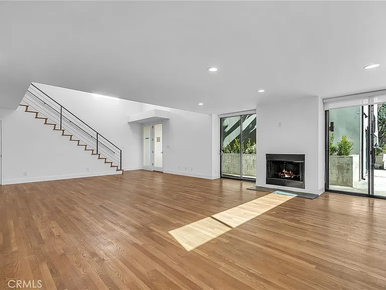 1531 Wellesley Ave — Photo 3
