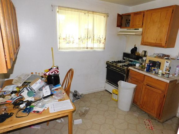 3rd image of 15224 Dante Ave
