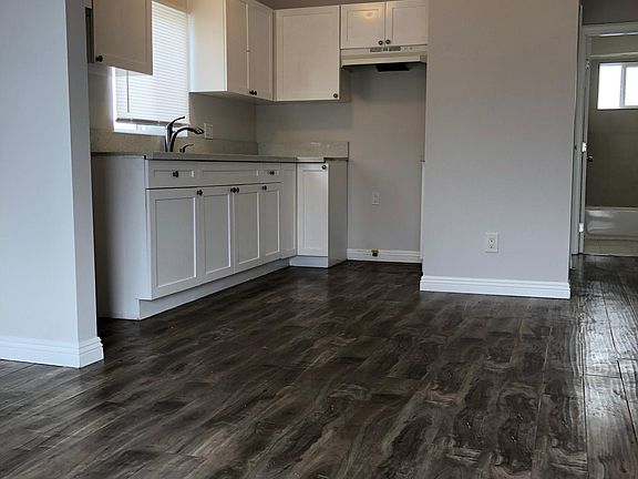 3rd image of 2833 Edgehill Dr