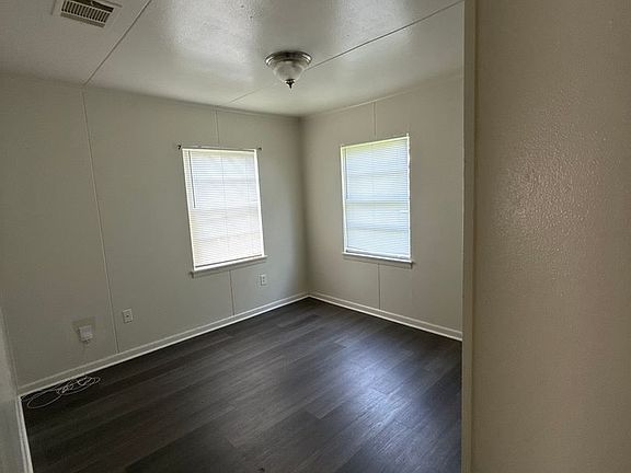 4th image of 1105 Shirley Ln