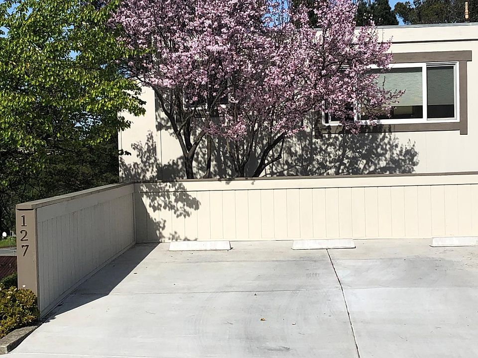 1st image of 127 Lincoln Dr