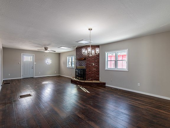 5th image of 522 E 5th St