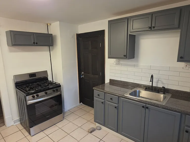 468 Kensington Ave #1 — Photo 4