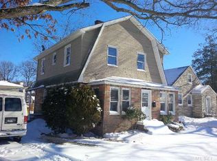 6 Raleigh Pl, Roosevelt, NY 11575