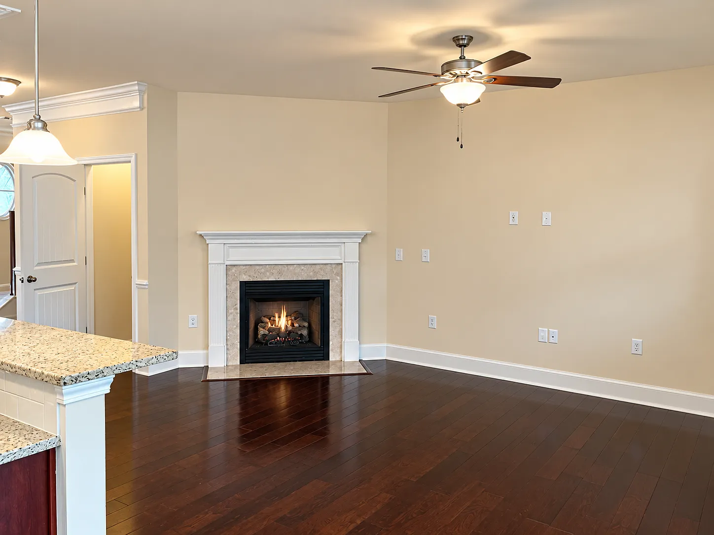 3 bed, 3.5 bath, 2426 sqft, $2,600 — Photo 2