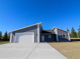 304 7th Ave SW, Surrey, ND 58785