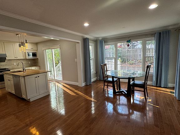 4th image of 217 Apple Blossom Ct