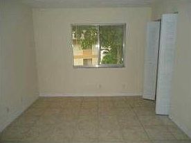 4th image of 301 Gardens Dr APT 204