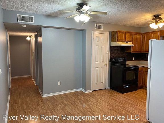 3rd image of 81 Crystal Dr