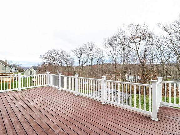 4th image of 10 Rolling Hills Dr