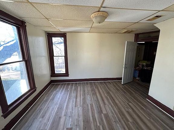 5th image of 2 N Hazel St