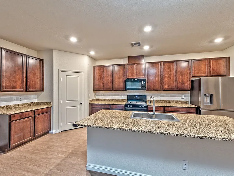 863 Elmstone Pl — Photo 4