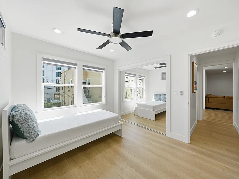 450 S Manhattan Pl #12 — Photo 6